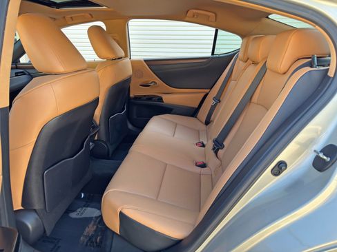 Used 2023 Lexus ES 350 w/ Premium Package FWD image 43