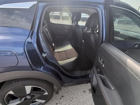 Used 2025 Nissan Kicks SR FWD image 4