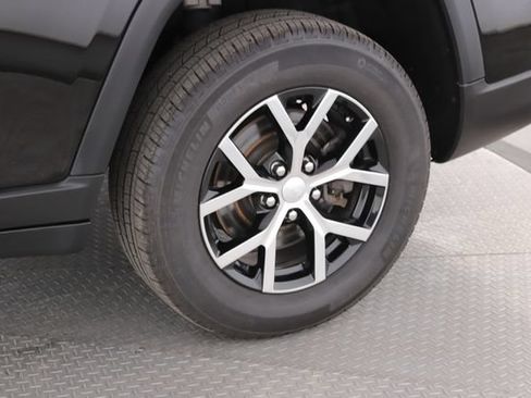 Used 2025 Jeep Grand Cherokee L Limited AWD/4WD image 14