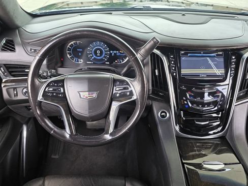 Used 2018 Cadillac Escalade Platinum AWD/4WD image 10