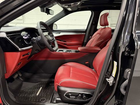 Used 2024 Jeep Wagoneer Launch Edition image 9