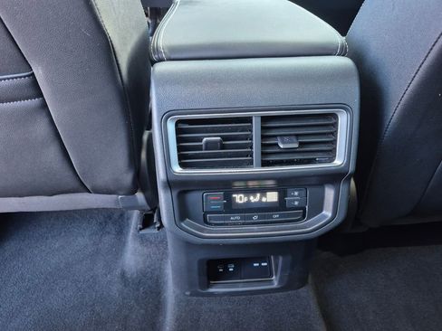 Used 2025 Volkswagen Atlas SE image 24