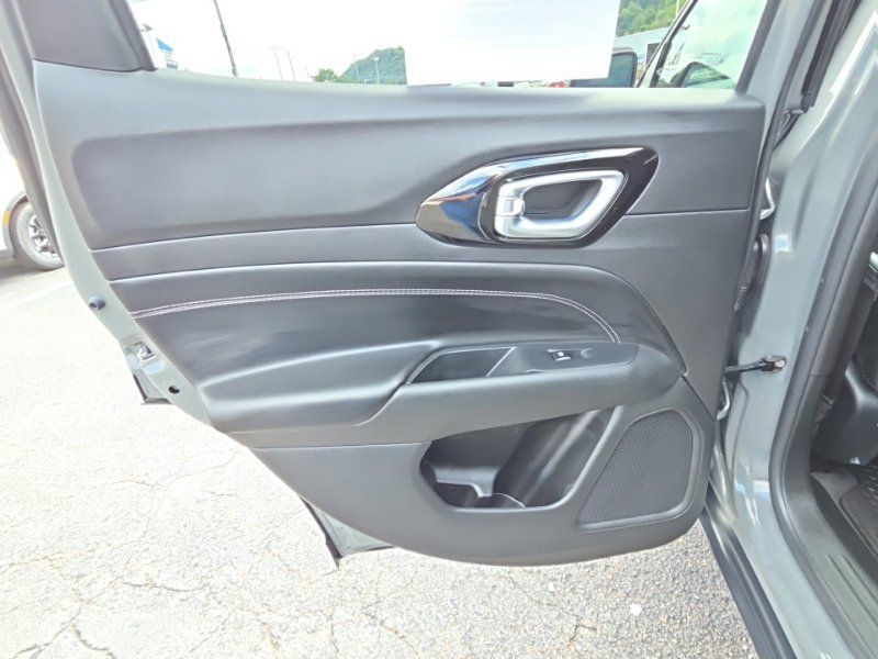 Used 2023 Jeep Compass Latitude w/ Convenience Group AWD/4WD image 19