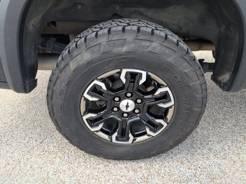 Used 2023 Chevrolet Silverado 1500 ZR2 w/ Technology Package AWD/4WD image 29