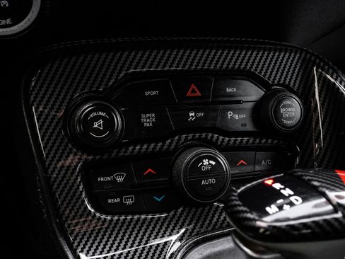 Used 2015 Dodge Challenger R/T Scat Pack w/ Scat Pack Appearance Package image 29