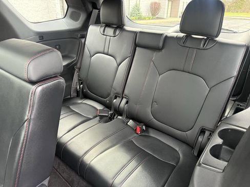 Used 2025 Honda Pilot Black Edition image 23