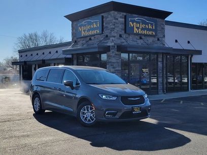 Used 2023 Chrysler Pacifica Touring-L