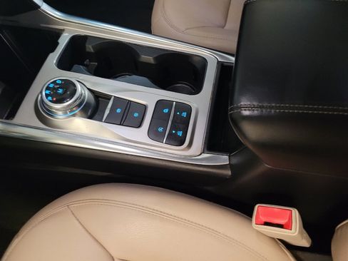 Used 2020 Ford Explorer XLT w/ Equipment Group 202A image 26