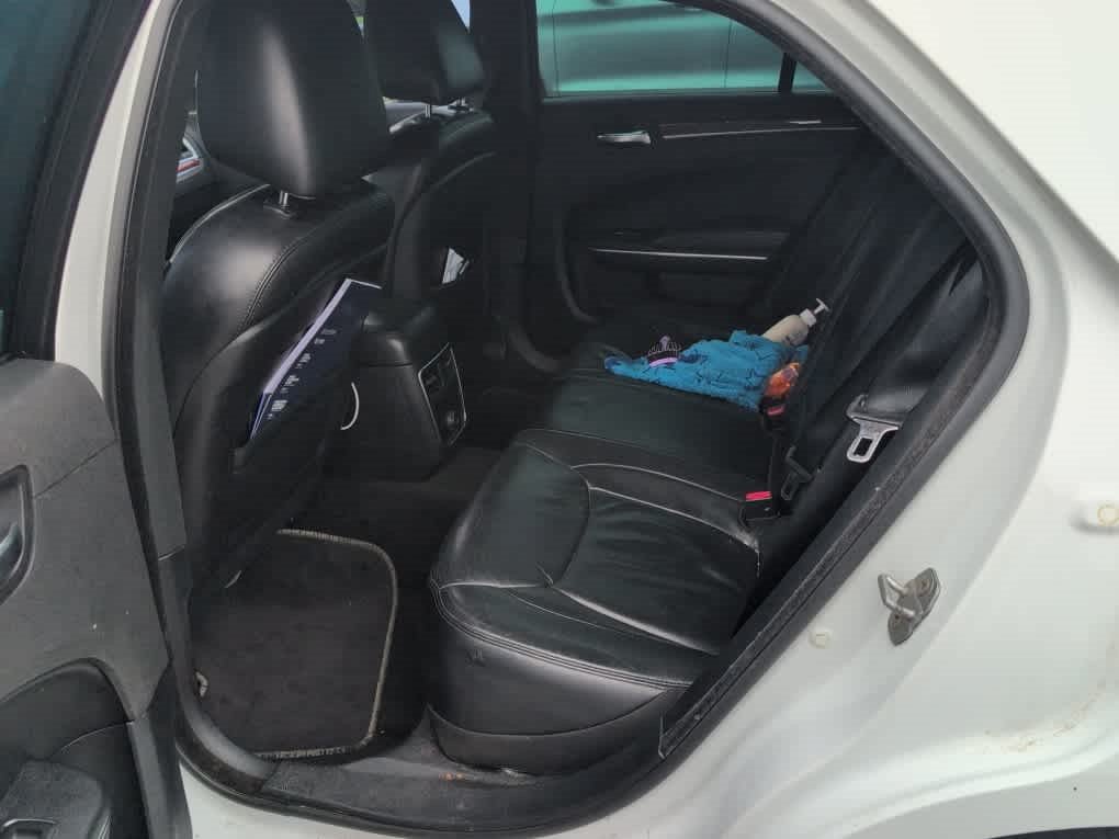 Used 2014 Chrysler 300 RWD image 6