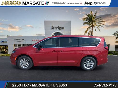 New 2026 Chrysler Pacifica Select FWD image 8