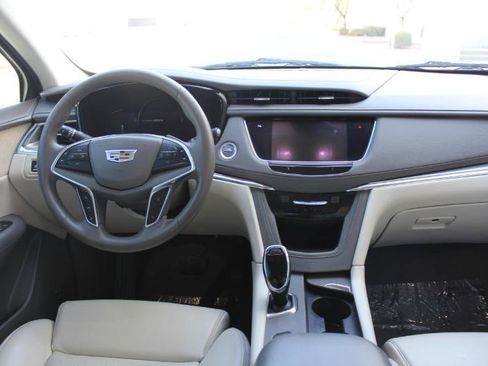 Used 2017 Cadillac XT5 Luxury w/ Driver Awareness Package FWD image 20