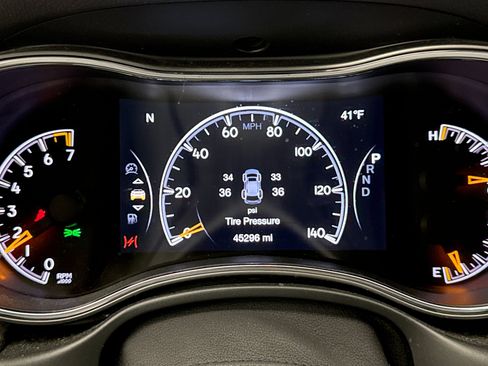 Used 2021 Jeep Grand Cherokee Laredo X image 9