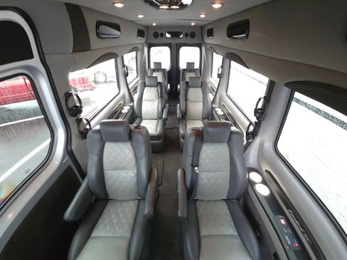 Used 2021 Mercedes-Benz Sprinter 2500 image 2