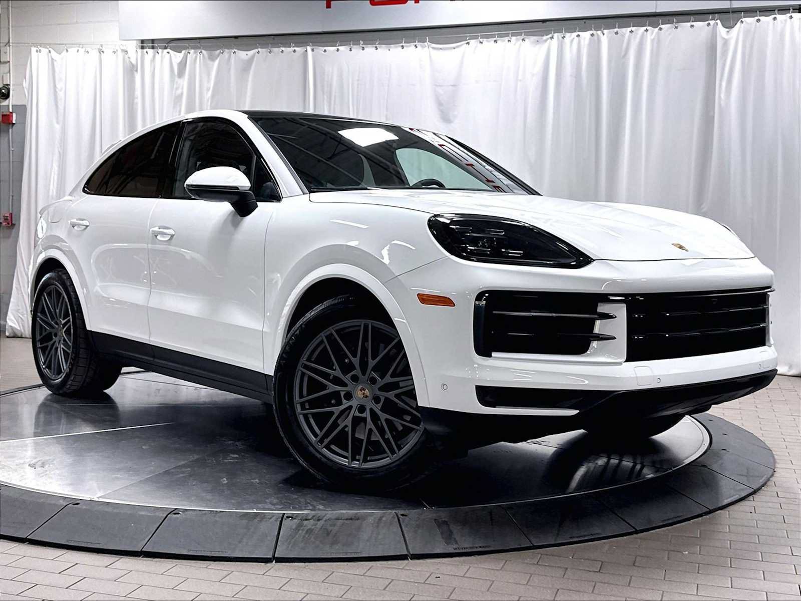 Used 2025 Porsche Cayenne Coupe AWD/4WD image 11