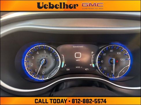 Used 2024 Chrysler Pacifica Touring-L image 29