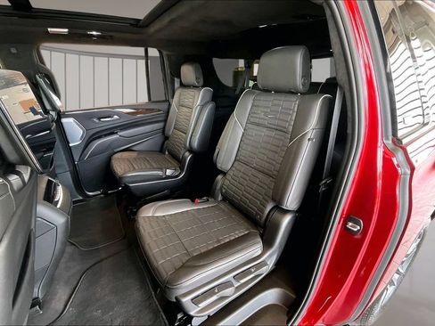 Certified 2024 Cadillac Escalade ESV Sport Platinum w/ Heavy-Duty Trailer Package AWD/4WD image 28