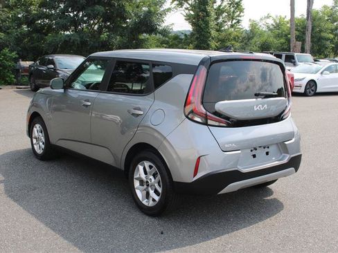 Used 2025 Kia Soul LX w/ LX Technology Package FWD image 5