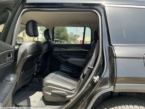 Used 2023 Jeep Grand Cherokee L Limited RWD image 8
