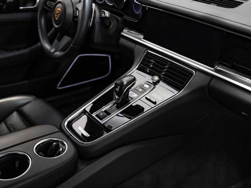 Used 2021 Porsche Panamera image 18