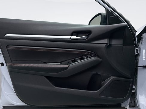 Used 2023 Nissan Altima 2.5 SR image 9