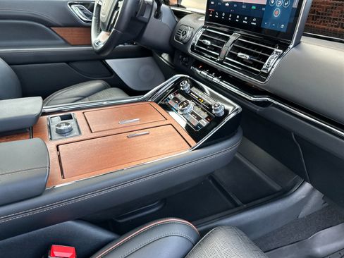 Certified 2023 Lincoln Navigator Black Label image 17