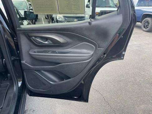 Used 2022 GMC Terrain SLT w/ LPO, Floor Liner Package AWD/4WD image 9