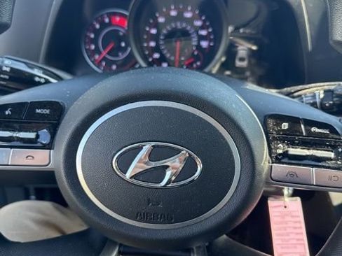 Used 2023 Hyundai Elantra SE FWD image 2