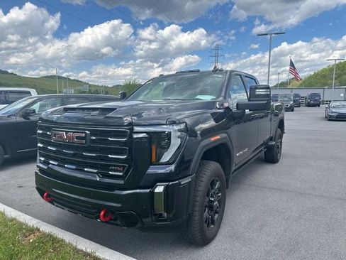 Used 2024 GMC Sierra 2500 AT4 w/ AT4 Preferred Package image 4