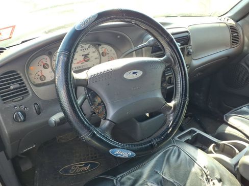 Used 2001 Ford Explorer Sport Trac 4x4 image 9