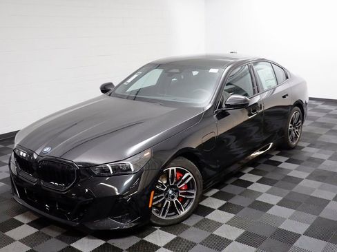 New 2026 BMW 550e xDrive w/ Premium Package image 2