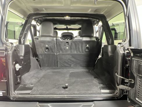Used 2018 Jeep Wrangler Unlimited Rubicon AWD/4WD image 25