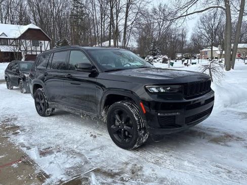 Used 2024 Jeep Grand Cherokee L Limited w/ Black Appearance Package image 2