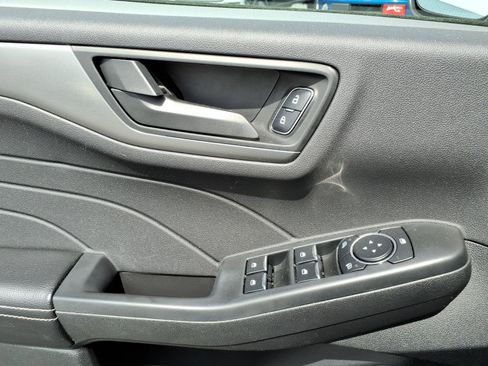 Used 2025 Ford Escape Active w/ Cold Weather Package AWD/4WD image 12