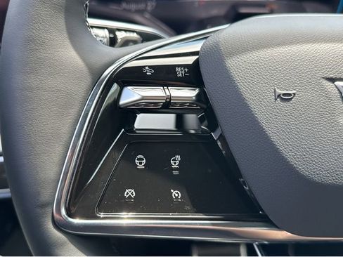 New 2025 Cadillac Optiq Luxury 1 image 22