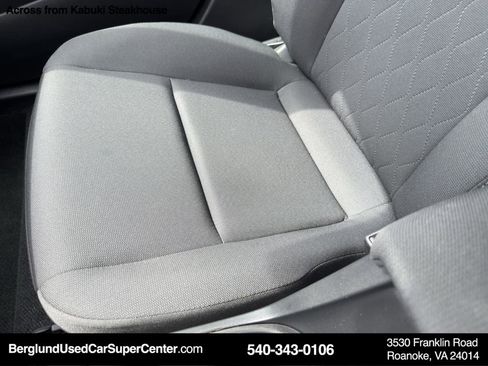 Used 2023 Toyota Corolla LE image 28