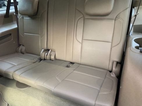 Used 2018 Chevrolet Suburban LT w/ Luxury Package AWD/4WD image 21
