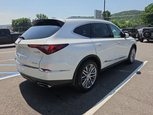 Used 2022 Acura MDX SH-AWD w/ Advance Package image 3
