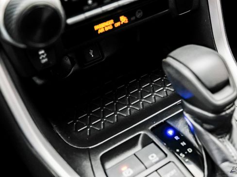 Used 2021 Toyota RAV4 LE image 55