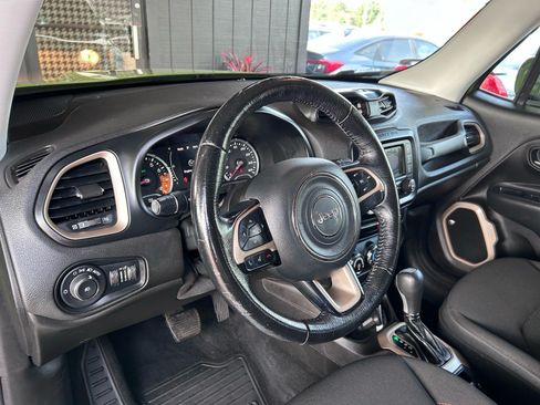 Used 2016 Jeep Renegade 75th Anniversary FWD image 13