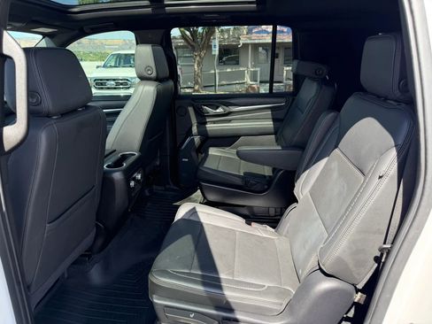 Used 2021 GMC Yukon XL Denali AWD/4WD image 27
