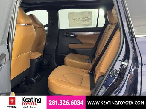 New 2026 Toyota Highlander Platinum AWD/4WD image 6