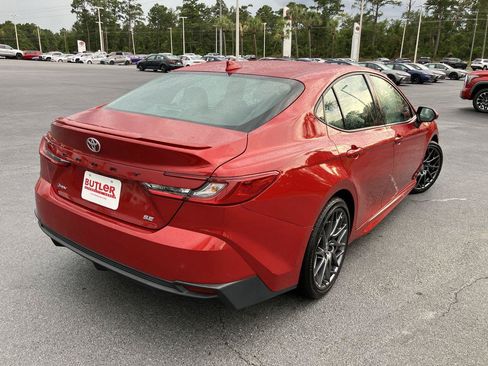 Used 2025 Toyota Camry SE w/ Convenience Package FWD image 5
