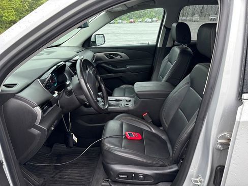Used 2019 Chevrolet Traverse LT w/ LT Premium Package AWD/4WD image 8