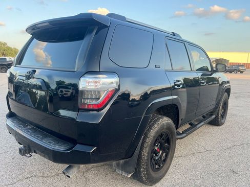 Used 2022 Toyota 4Runner SR5 Premium w/ Moonroof Package AWD/4WD image 4
