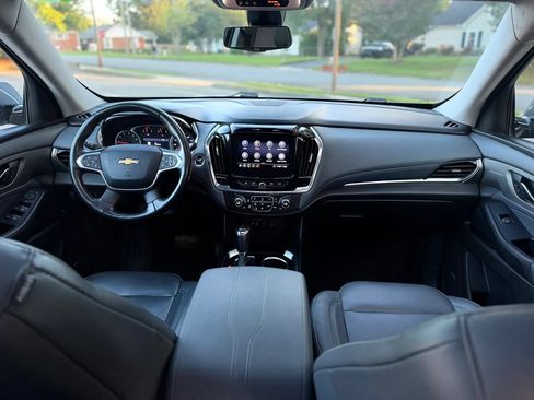 Used 2020 Chevrolet Traverse LT w/ LT Premium Package AWD/4WD image 16