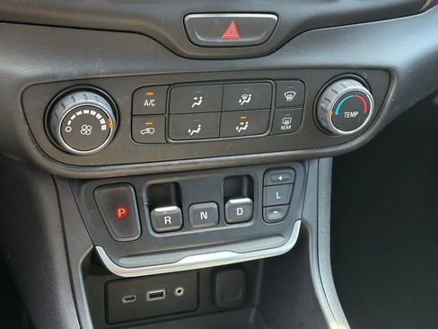 Used 2019 GMC Terrain SLE image 16