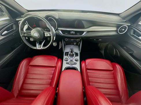 Used 2024 Alfa Romeo Stelvio Veloce image 10