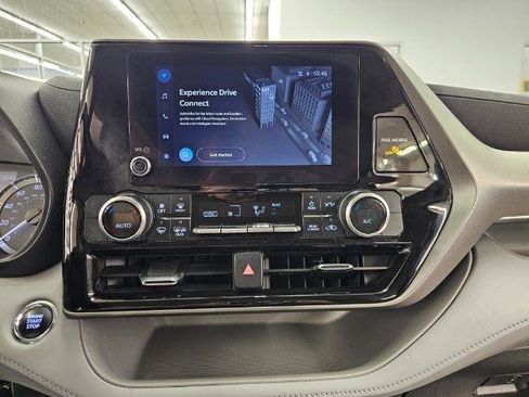 Used 2023 Toyota Highlander L FWD image 20