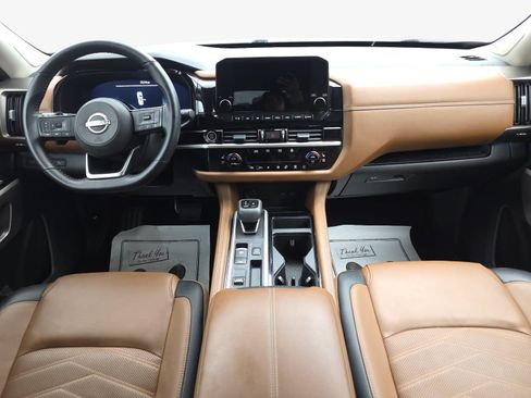 Used 2024 Nissan Pathfinder Platinum w/ Cargo Package FWD image 10