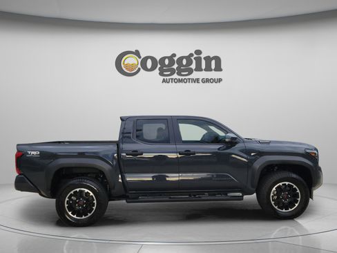 Used 2024 Toyota Tacoma TRD Off-Road image 4